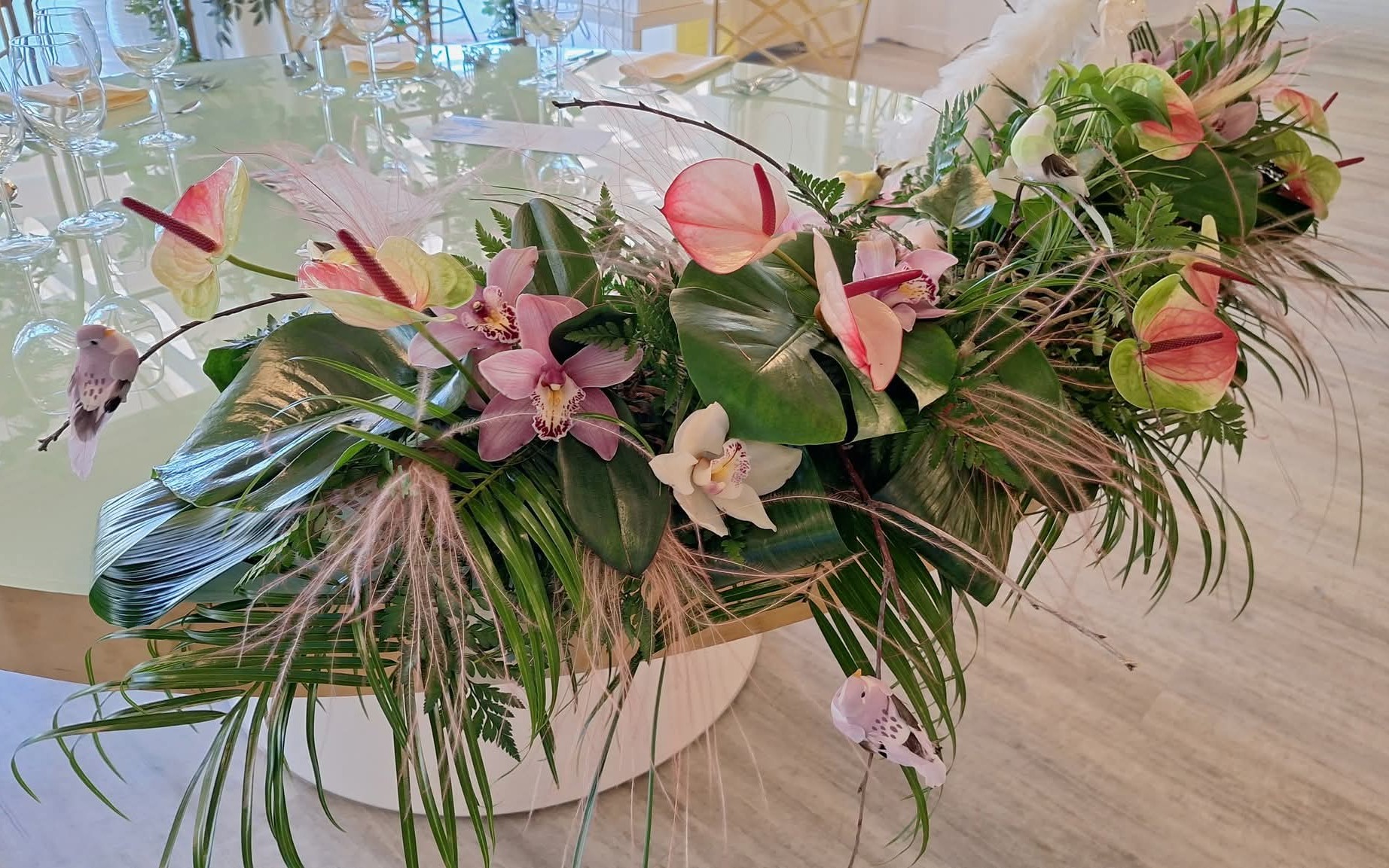 Aranjament de prezidiu exotic - imagine 2