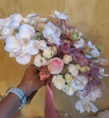 Buchet curgător Phalaenopsis